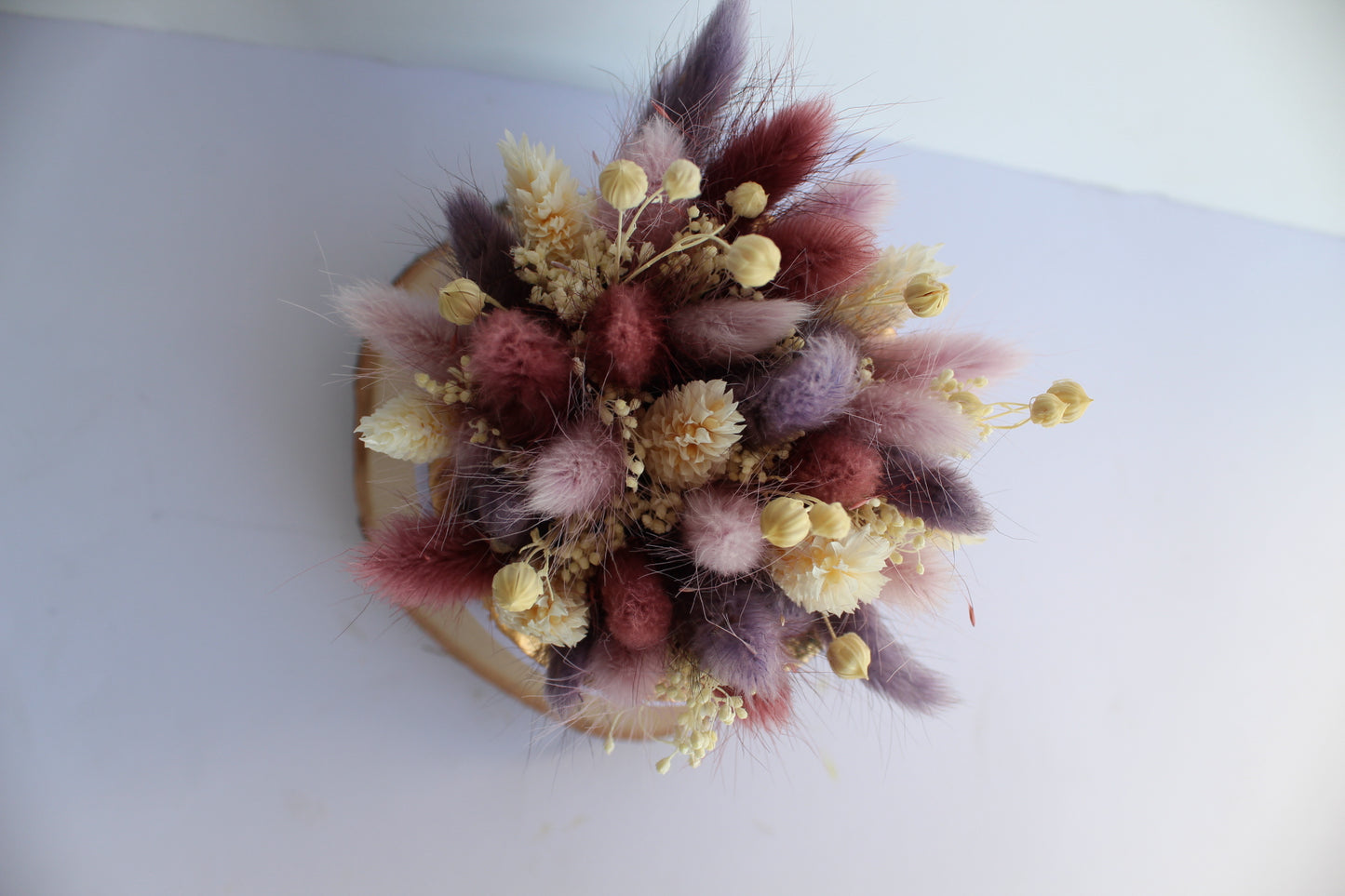 Paasei met droogbloemen paars