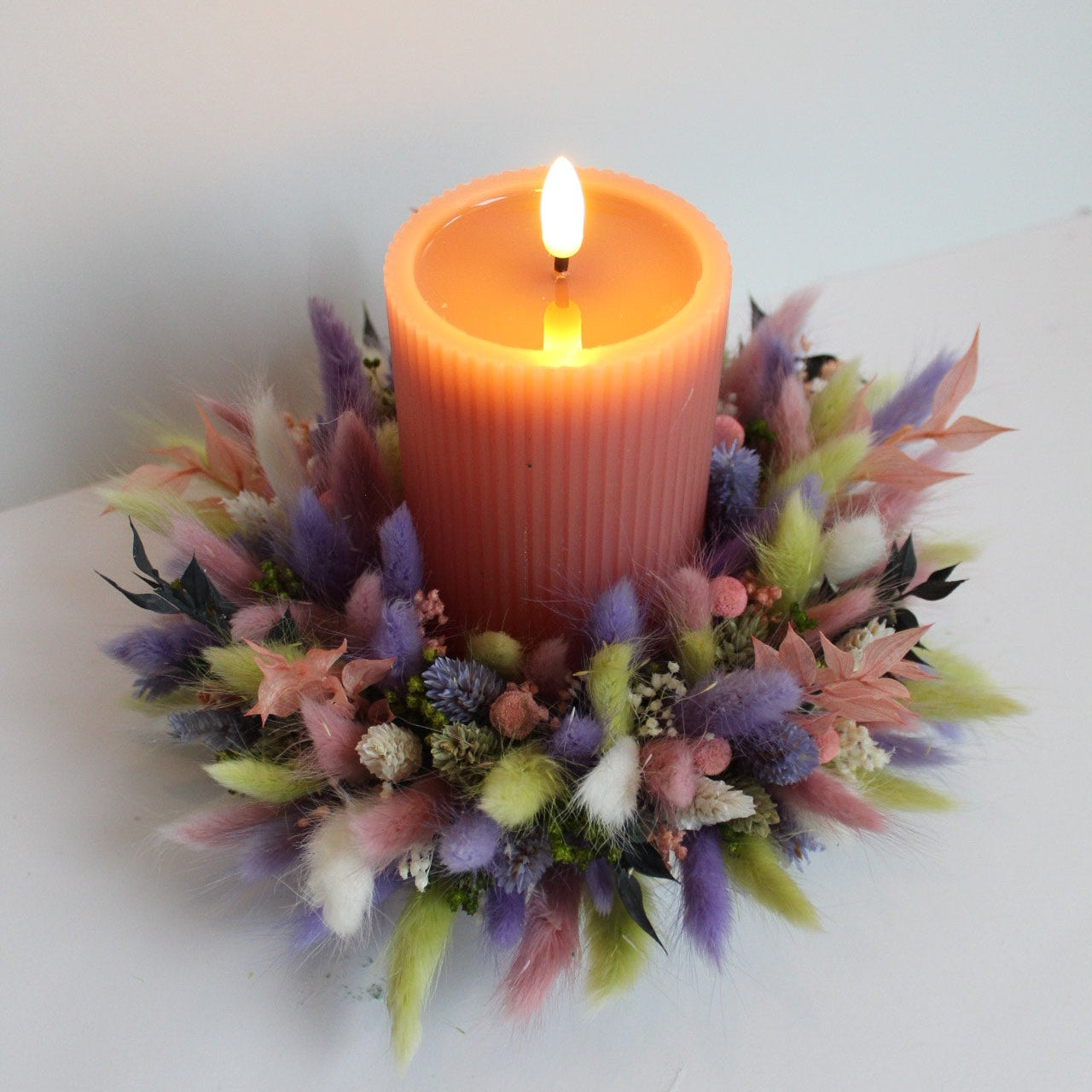 Kaars in bloemstuk