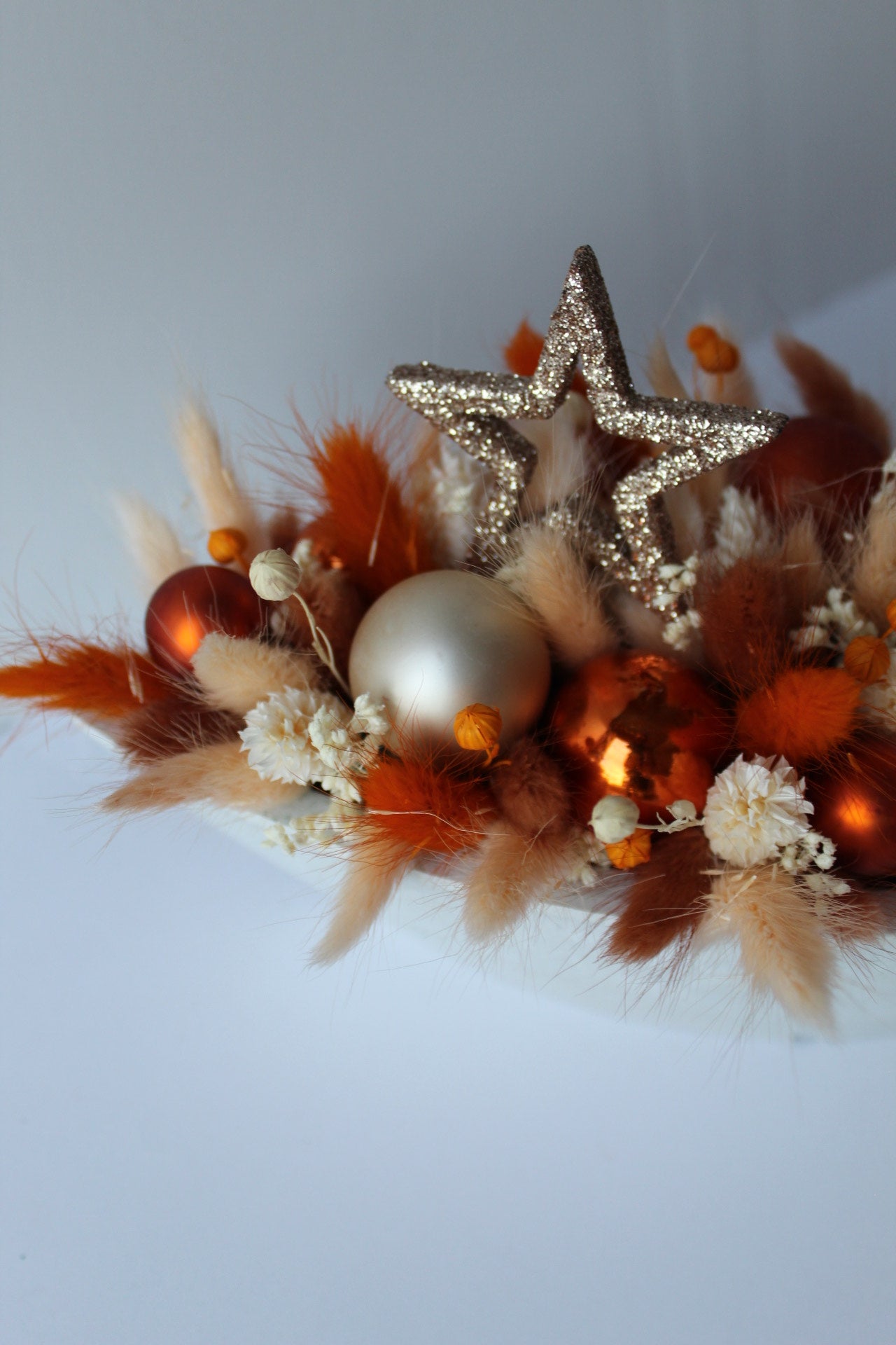 Bloemstuk kerst oranje